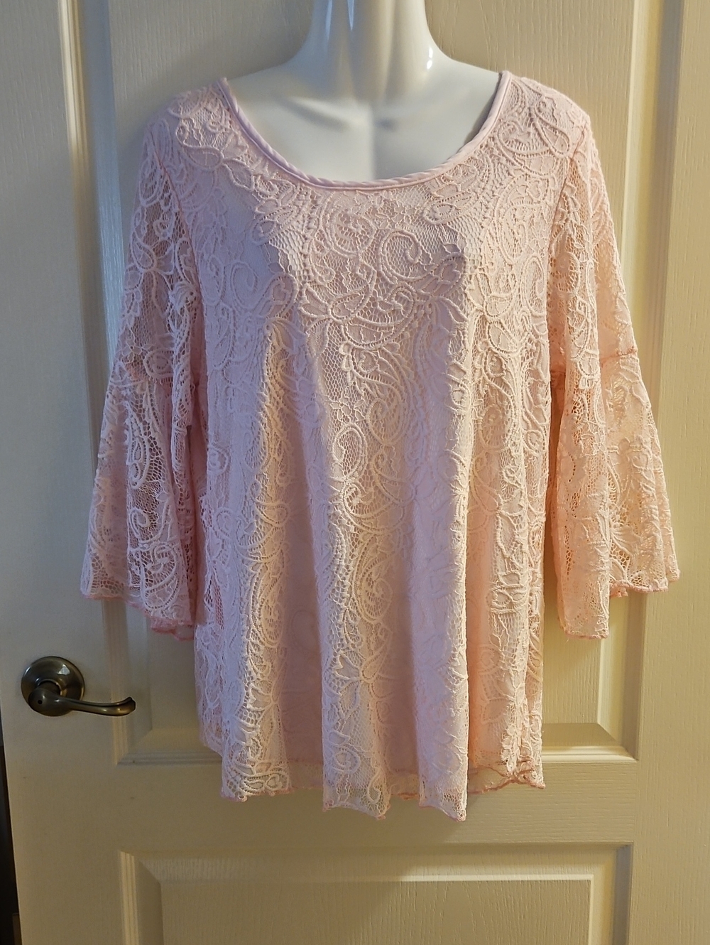 Star Vixen Baby Pink Lace Paisley Print Top With Elegant Bell Sleeves Size XL.